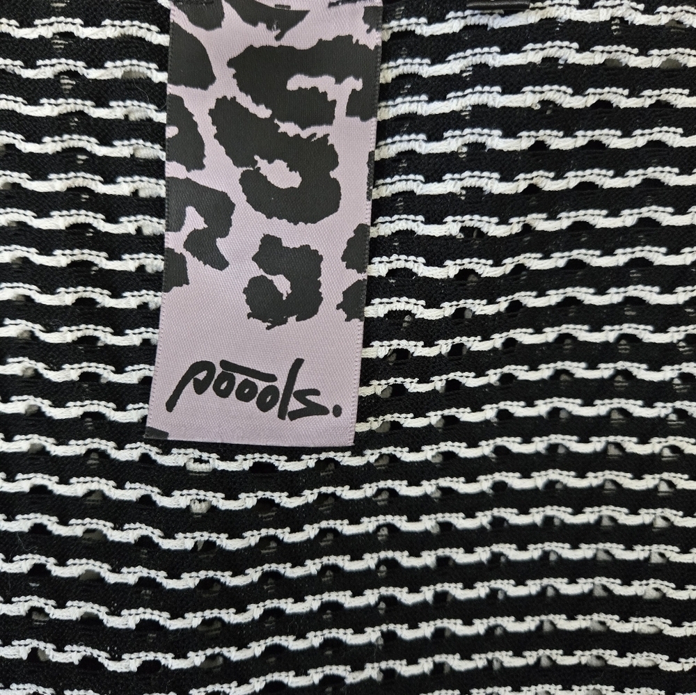 Poools Mesh Stretchy Beach Cover Up. White And Black With Yellow/White Cuff. 18 - Picture 11 of 15